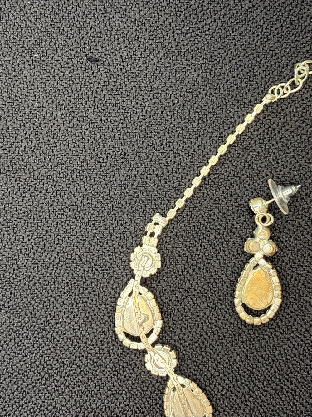 Elegant Black Teardrop Crystal Necklace and Earrings Set - Picture 10 of 13